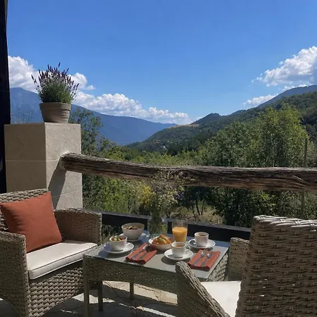 Apartamento Historic Stone Loft & Alpine Mountain View *