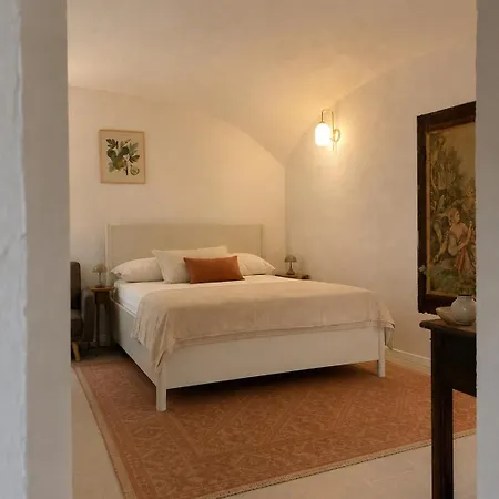 Historic Stone Loft & Alpine Mountain View